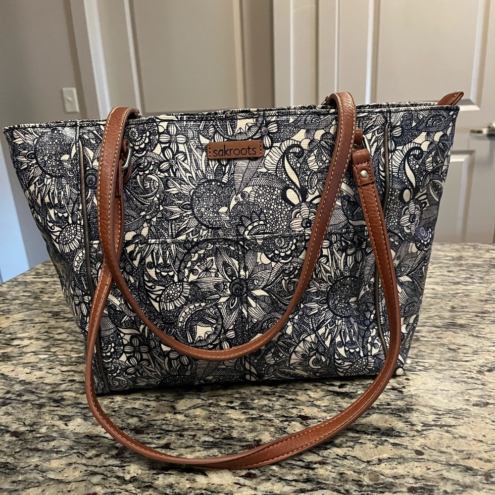 Sakroots tote purse
Very good condition